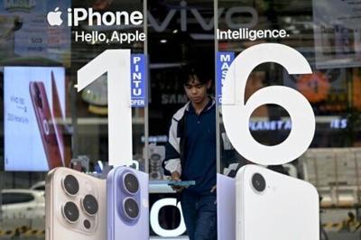 Apple expects $900 mn tariff hit, US iPhone supply shifts to India