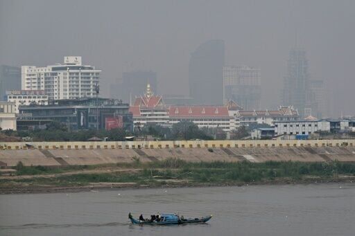 Bangkok air pollution forces 352 schools to close