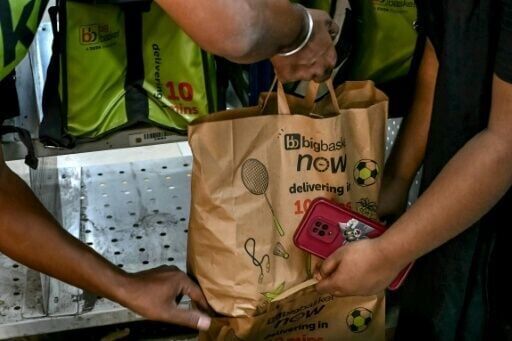 In India's congested cities, delivery apps cash in