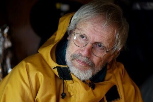 Frenchman sails around the world in 80 days... on dry land