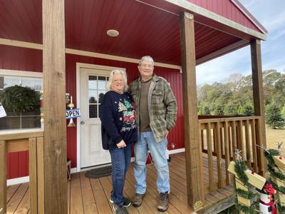 Christmas couple spreads cheer in Dallas County 