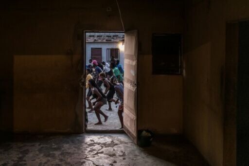 Colourful Angolan carnival celebrates half century independence