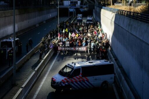Dutch police detain hundreds at climate protest