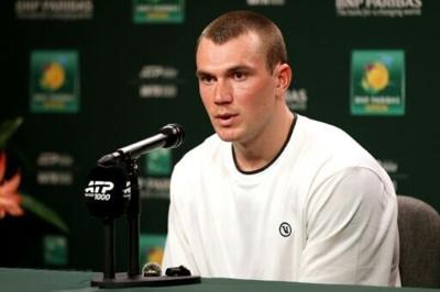Britain's Jack Draper speaks to reporters ahead of his title defense at the Indian Wells ATP/WTA Masters 1000