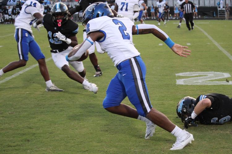 Malik Gray running the ball against Northridge