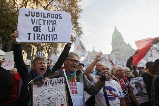 Scientists, doctors, disabled join Argentine pensioners' march