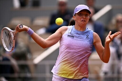 Alcaraz into French Open third round as Swiatek and Sabalenka cruise