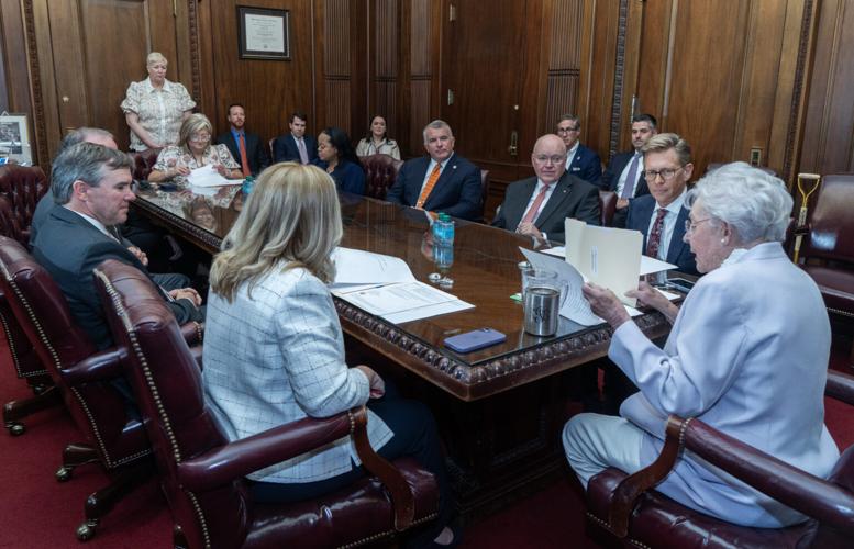 Ivey at meeting