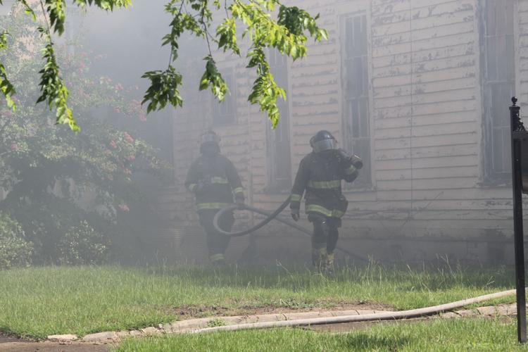 Selma firefighters battle blaze at abandoned house on Selma Avenue