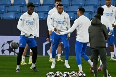 Real Madrid's Kylian Mbappe (C) is set to return to action against Manchester City