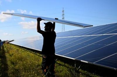Clean energy investment rising despite economic uncertainty: IEA