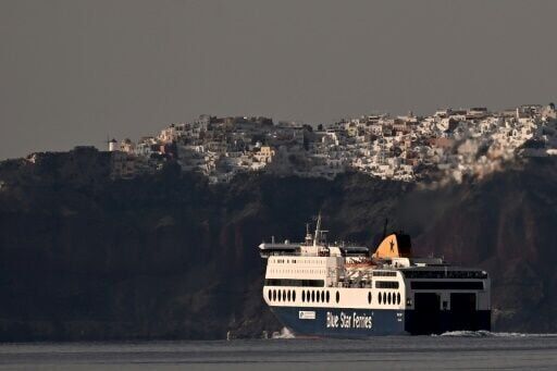 Thousands leave as fresh tremors shake Greece's Santorini