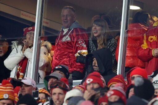Commanders stun Lions in NFL thriller, Chiefs advance