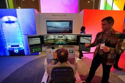 Chameleon phones and smart contact lenses: the gadgets of MWC 2025