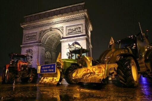 Some tractors reached the Eiffel Tower and others the Arc de Triomphe