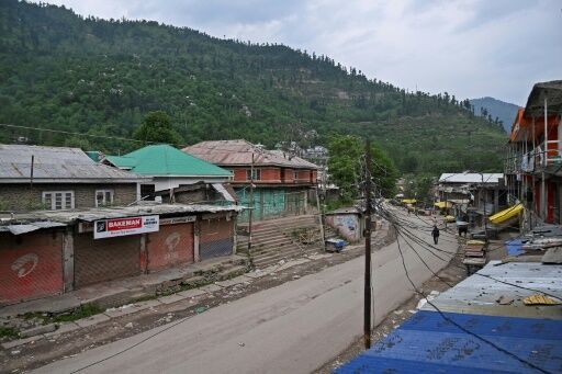 India, Pakistan launch multiple attacks as US warns against 'miscalculation'