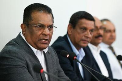 Shammi Silva (L) at a press conference in 2023