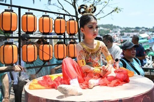 Traditional culture, fancy dress meet at Hong Kong's raucous bun festival