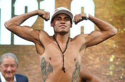 Navarrete beats Suarez on technical decision to keep title