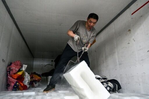 China heatwaves boost ice factory sales