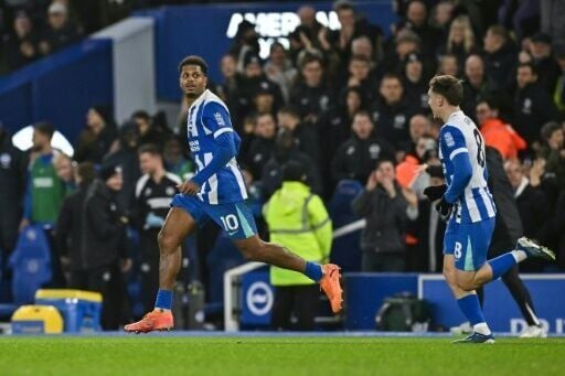 Brighton's Georginio Rutter (L) celebrates scoring against West Ham