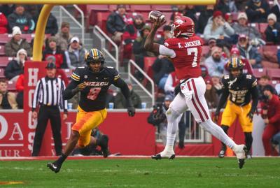 Mizzou JACK Damon Wilson II (8) runs to tackle Arkansas quarterback KJ Jackson (7) (copy)