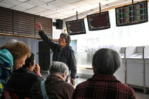 Shanghai's elderly investors keep faith despite stock market woes
