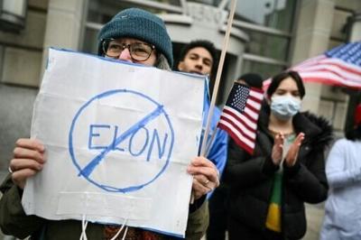 Musk's US government 'takeover' sounds alarm bells