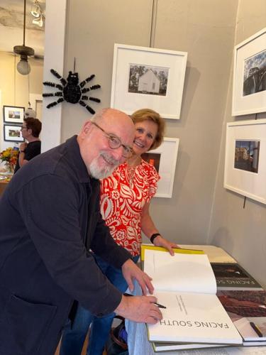 Jerry signs