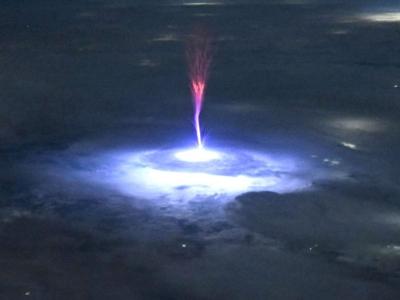 Astronaut captures excellent electrical show above Earth