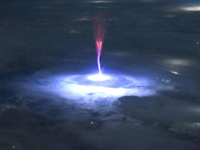 Astronaut captures excellent electrical show above Earth