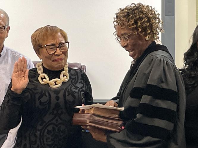 Dallas County Commissioners, two School Board members sworn in at courthouse ceremony