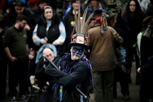 Tech weary Brits revive apple tree 'wassailing' tradition
