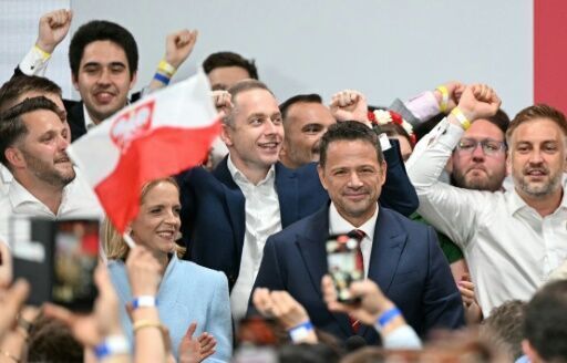 Polish PM calls confidence vote after nationalist wins presidency