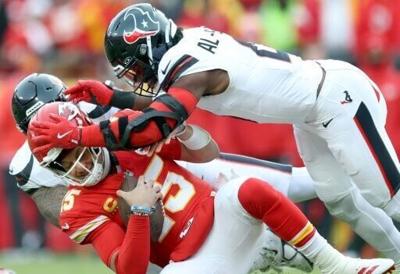 Chiefs ace Mahomes rejects officiating claims