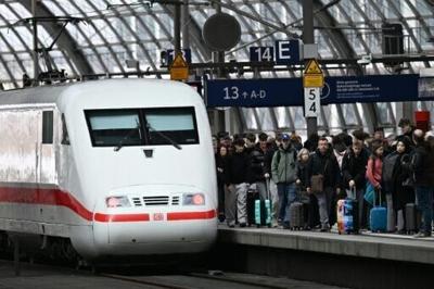 Almost 40 percent of Germany's long-distance trains arrived late last year