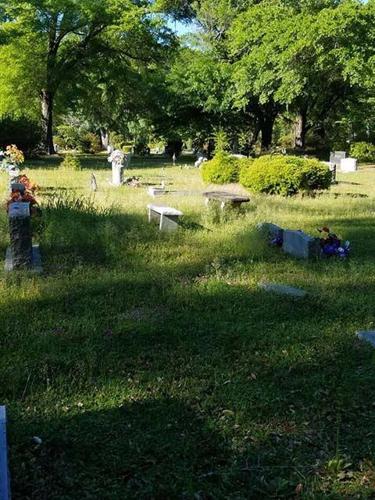 Selma residents organize to clean cemeteries as city layoffs drag on