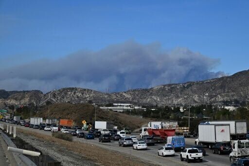 New explosive wildfire erupts near Los Angeles