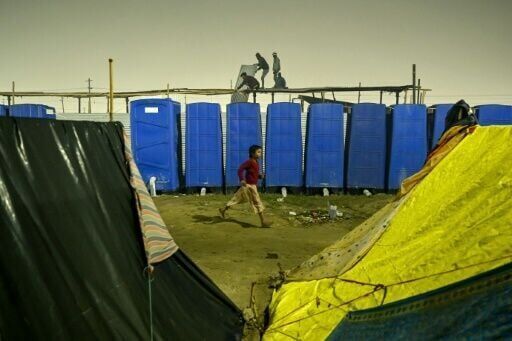 India's outcast toilet cleaners keeping Hindu festival going