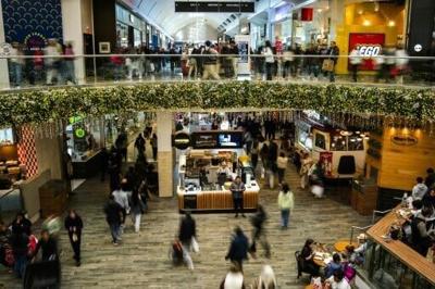 Strong consumption buttressed US growth in the third quarter, but economists worry that much of it came from wealthier consumers