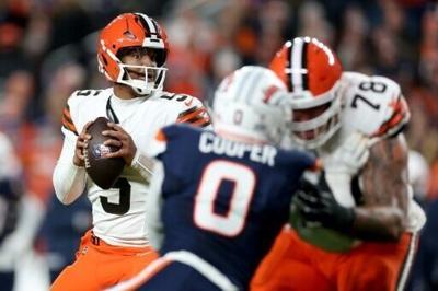Broncos see off Browns to boost playoff push
