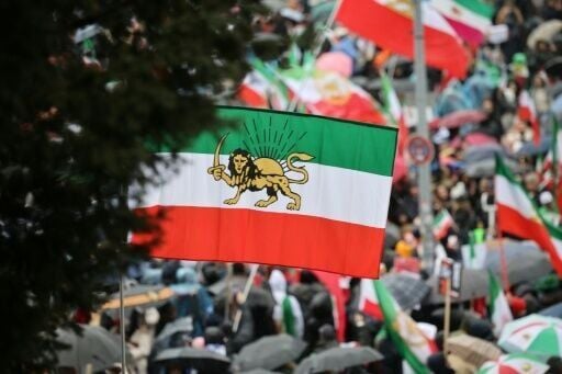 Thousands called for the return of the exiled son of the last shah