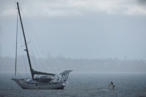 'Erratic' cyclone creeps towards eastern Australia