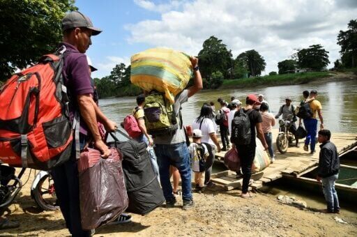 80 killed, thousands displaced in Colombian guerrilla violence