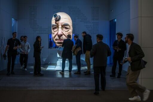 An animated head representing a watchmaker, at the Ulysse Nardin booth
