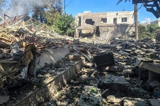 The aftermath of an Israeli strike that targeted a house near a Lebanese army checkpoint in the area of Aamriyeh, south of the coastal city of Tyre, on March 31, 2026