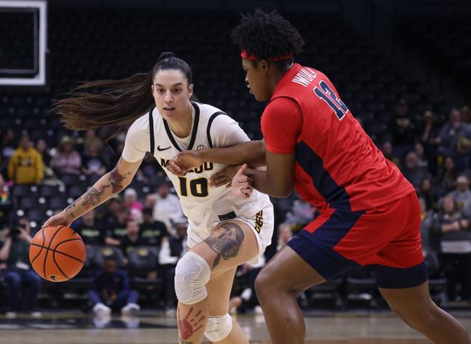 Missouri forward Jordana Reisma (10) moves across the court