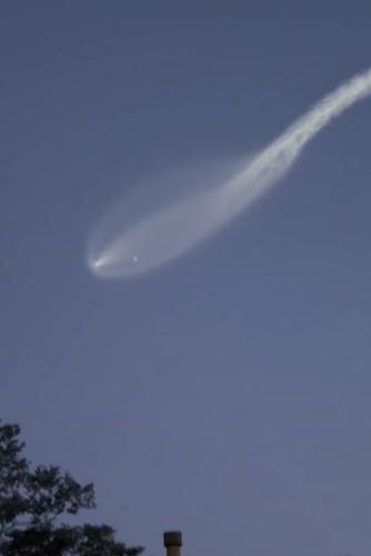 Stunning ‘tadpole’ shape forms in sky during SpaceX launch