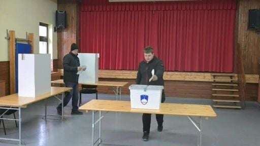 Polls open in Slovenia vote