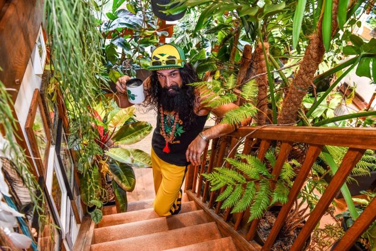 SWNS_BEARDED_PLANTAHOLIC_-6